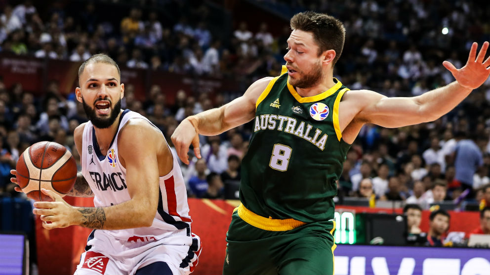 Fournier y Dellavedova, en el partido por el tercer y cuarto puesto. (Getty)