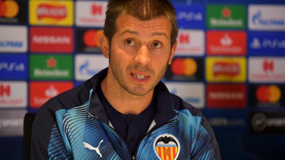 Albert Celades en Stamford Bridge (AFP)