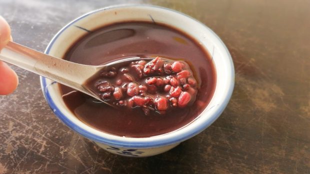 Sopa de frijoles, setas y verduras