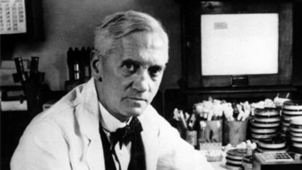 El 28 de septiembre de 1928, Alexander Fleming descubrió la penicilina
