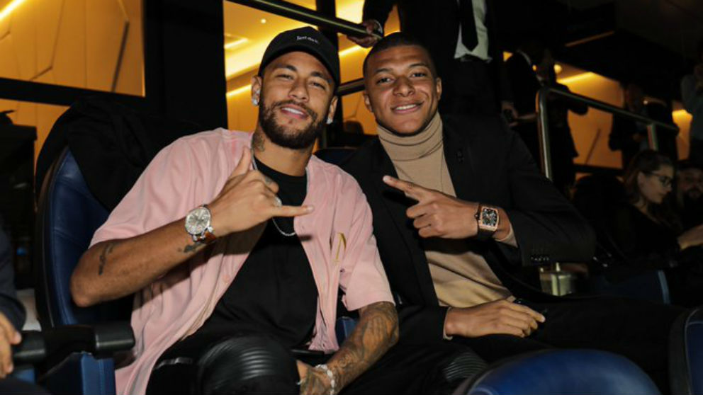 Neymar y Mbappé, en la grada del Parque de los Príncipes.