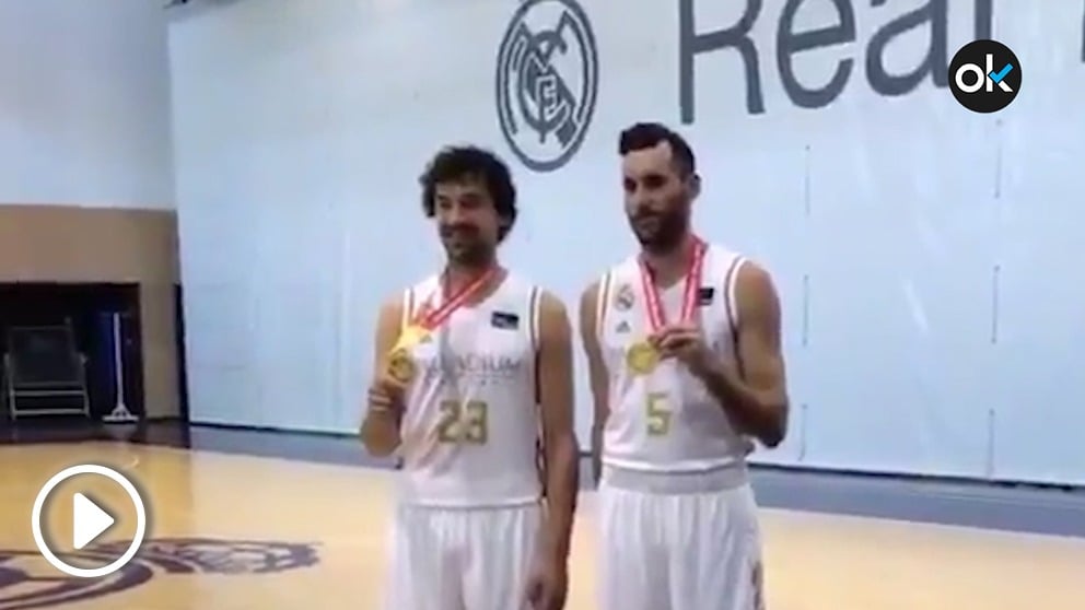 Llull y Rudy Fernández lucen sus medallas de oro en Valdebebas.