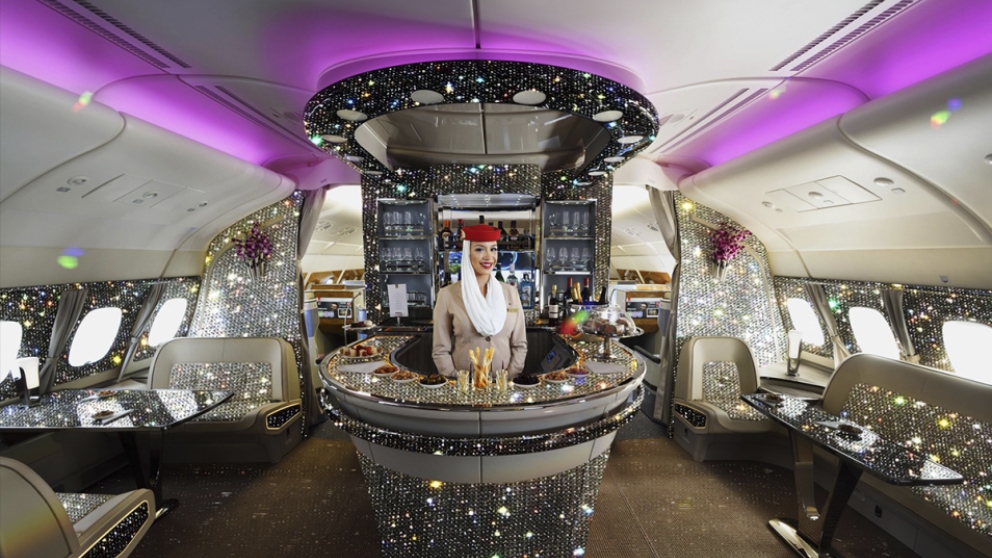 Facebook: Emiratos Árabes Unidos presenta su avión con cabina de diamantes