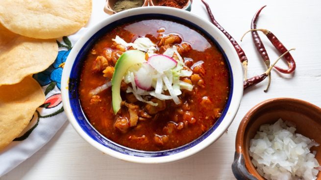 Sopa de pozole rojo