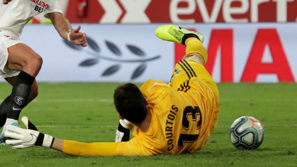 Courtois, ante el Sevilla (EFE).