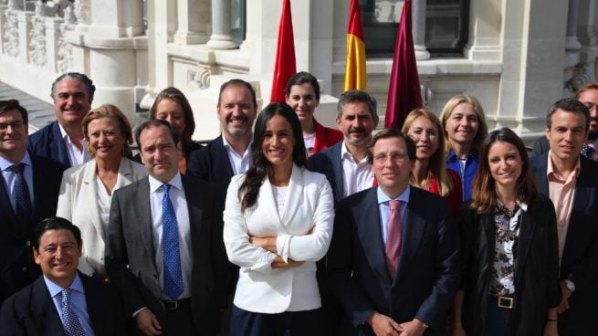 Almeida y Villacís en el evento de sus primeros 100 días en el mirador de Cibeles. (Foto. Madrid)