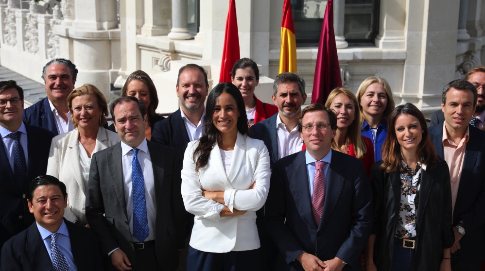 Almeida y Villacís en el evento de sus primeros 100 días en el mirador de Cibeles. (Foto. Madrid)