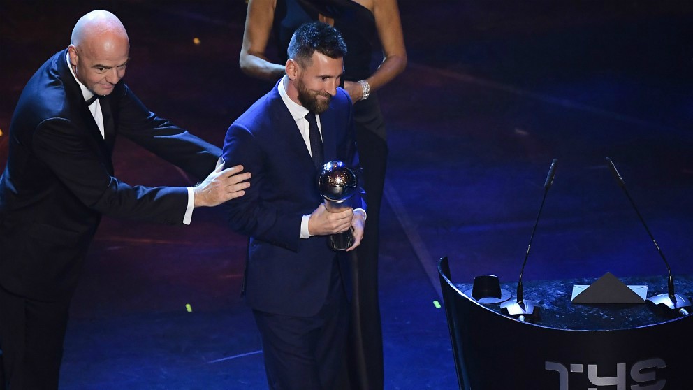 Messi, tras recoger el premio The Best. (AFP)