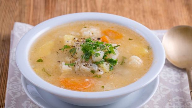 Sopa de coliflor con queso