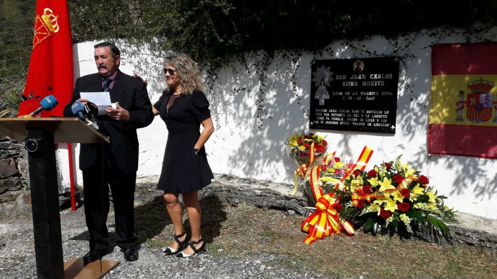 María José Rama, viuda del guardia civil Juan Carlos Beiro, en el acto celebrado por el 17 aniversario de su muerte en Leitza (Navarra). (Ep)