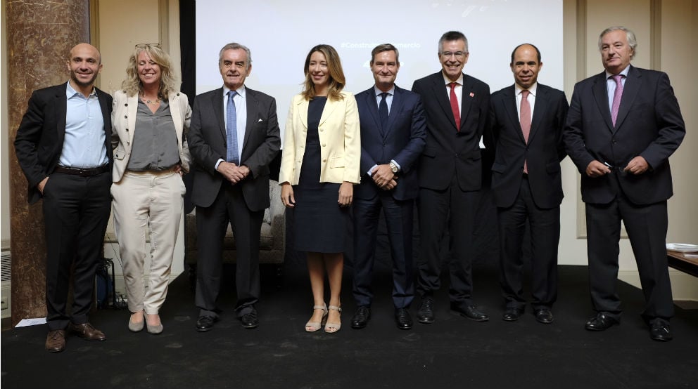 Los CEO de algunas de las empresas asistentes junto a la secretaria de Estado Xiana Méndez