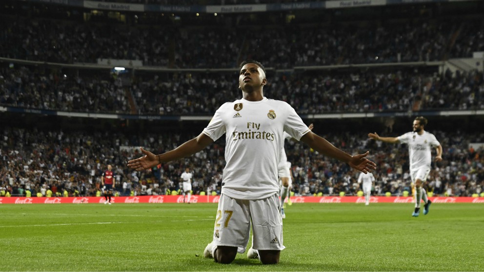 Rodrygo Goes celebra su gol en el Real Madrid – Osasuna. (AFP)