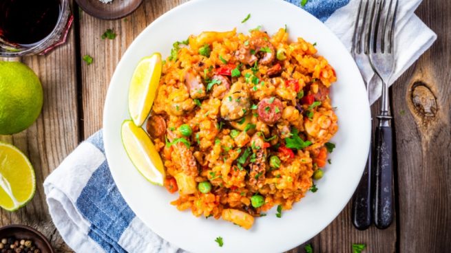 Receta de paella marinera de arroz picante