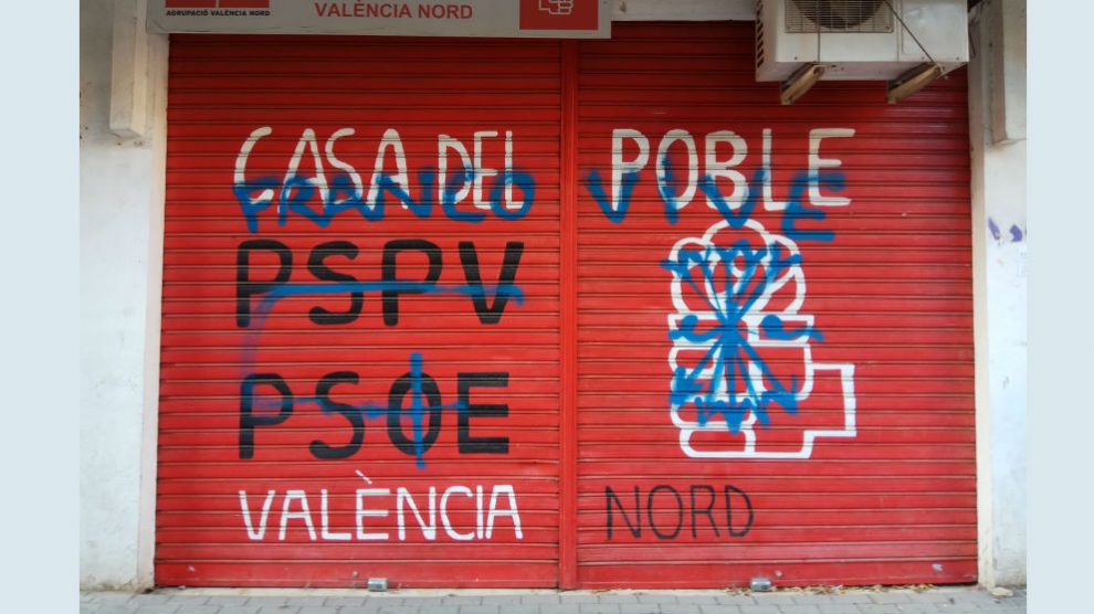 Pintadas en la persiana de PSPV