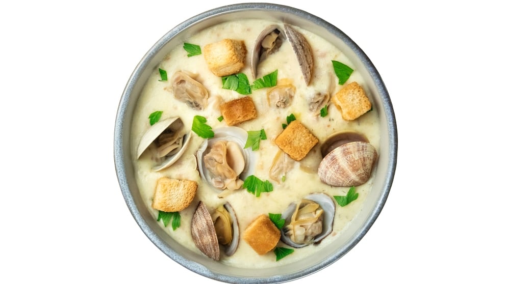 Sopa de patatas y almejas