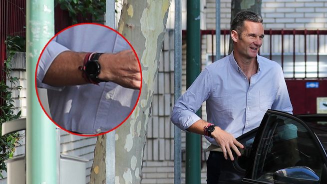 Iñaki Urdangarin luciendo su reloj a la entrada al centro de Pozuelo. (Foto. LOOK)