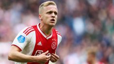 Donny-Van-De-Beek,-durante-un-partido-con-el-Ajax-(Getty)