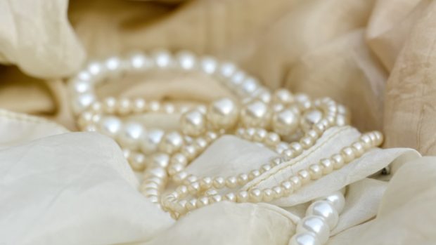 Cómo limpiar un collar de perlas de forma sencilla