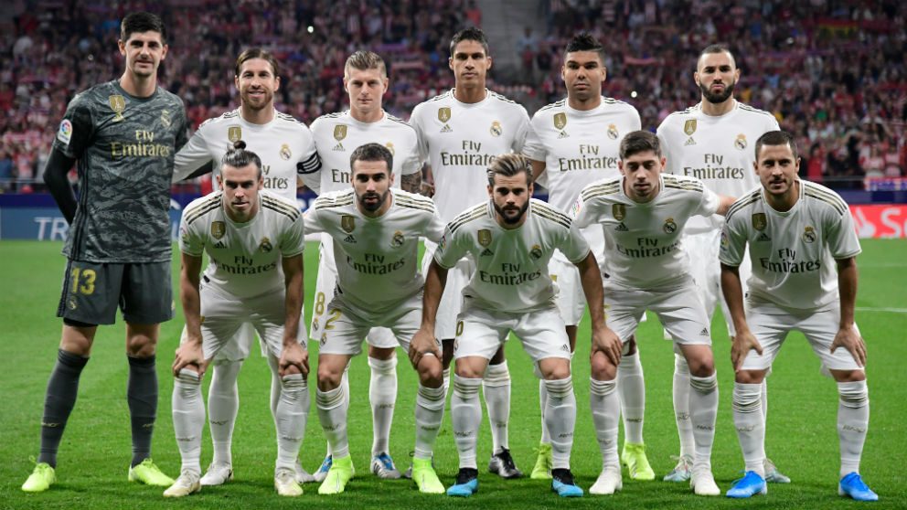 Los jugadores del Real Madrid posan antes del derbi. (AFP)