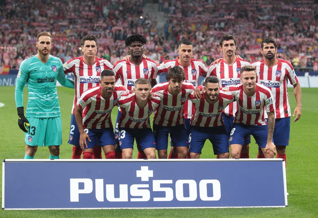 Los jugadores del Atlético de Madrid antes del derbi. (Foto: Alberto Simón)