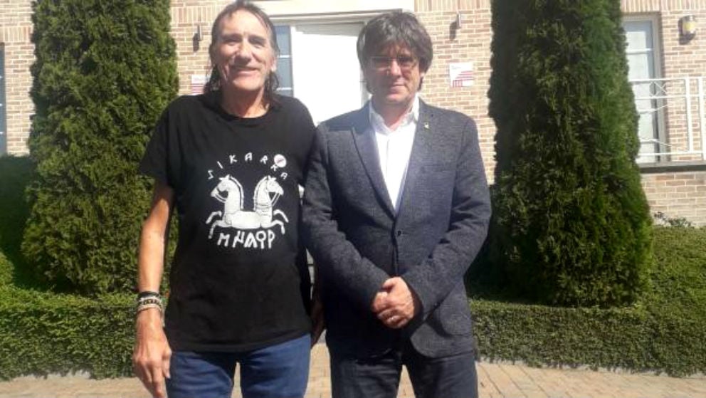 Carles Puigdemont junto al terrorista de Terra Lliure Frederic Bentanachs, a las puertas de su mansión de Waterloo.