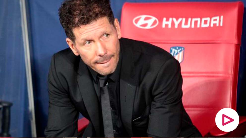 Diego Simeone durante el derbi. (Foto: Alberto Simón)