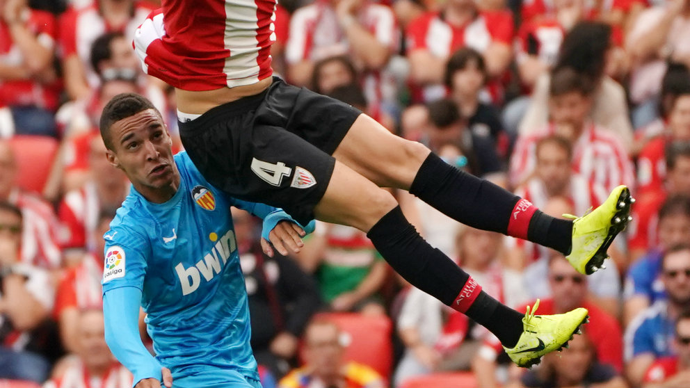 Rodrigo Moreno, delantero del Valencia, en un partido ante el Athletic (AFP)