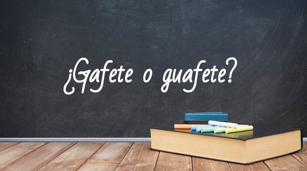 Se escribe gafete o guafete
