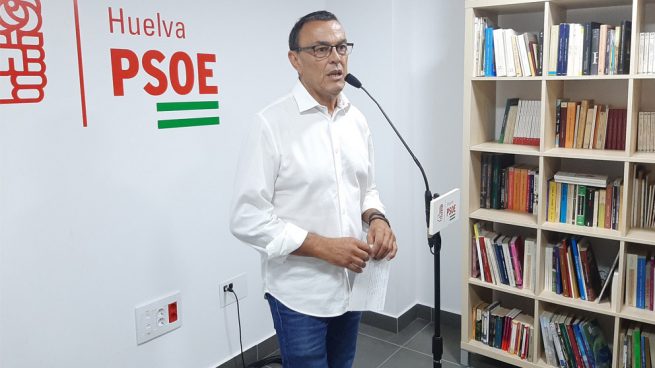 El juez decide mantener la causa contra el líder del PSOE en Huelva por un delito de cohecho