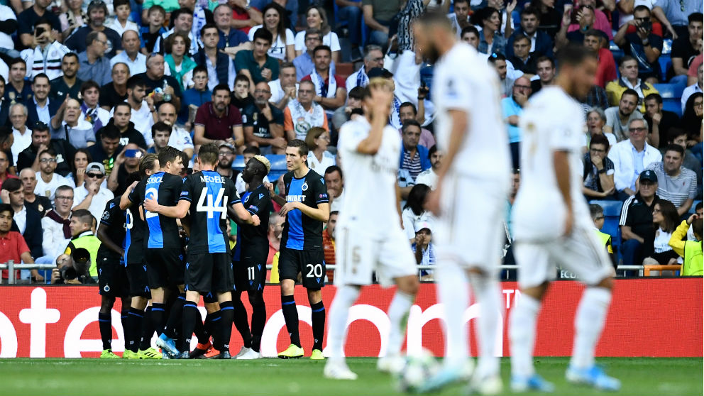 Los jugadores del Brujas celebran uno de los goles ante el Real Madrid. (AFP)