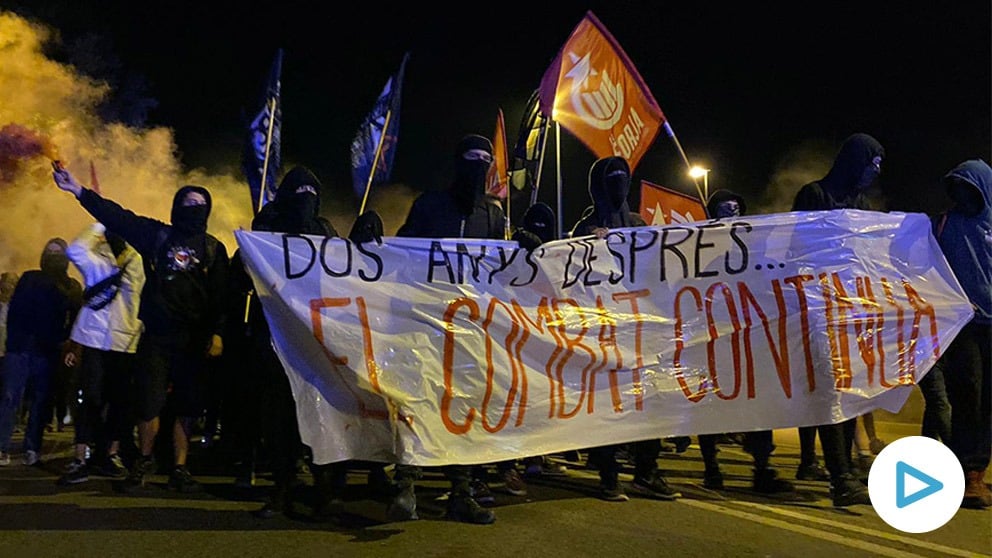 Los CDR se manifistan con material pirotécnico en el 1-0.