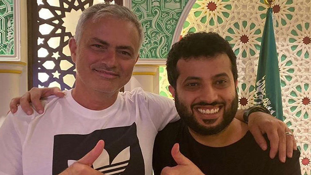 Mourinho,-junto-al-propietario-del-Almería-(Instagram-de-Turki-Al-Sheikh)
