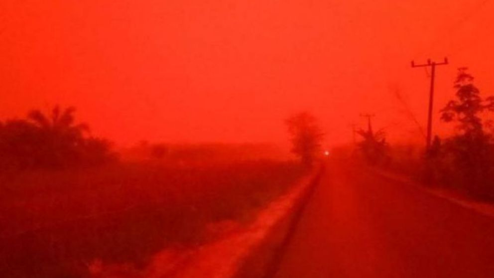 Descubre por qué el cielo de Indonesia es rojo