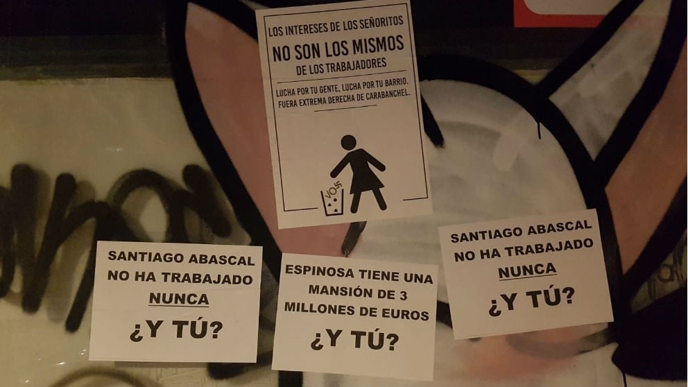 Carteles contra un acto de Vox