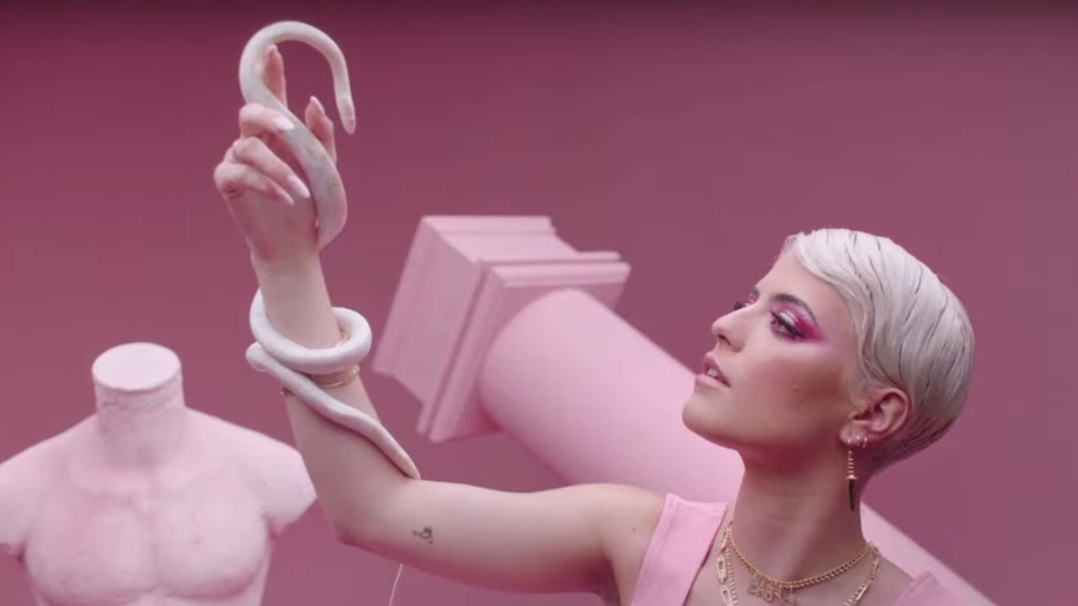 Alba Reche en su nuevo clip