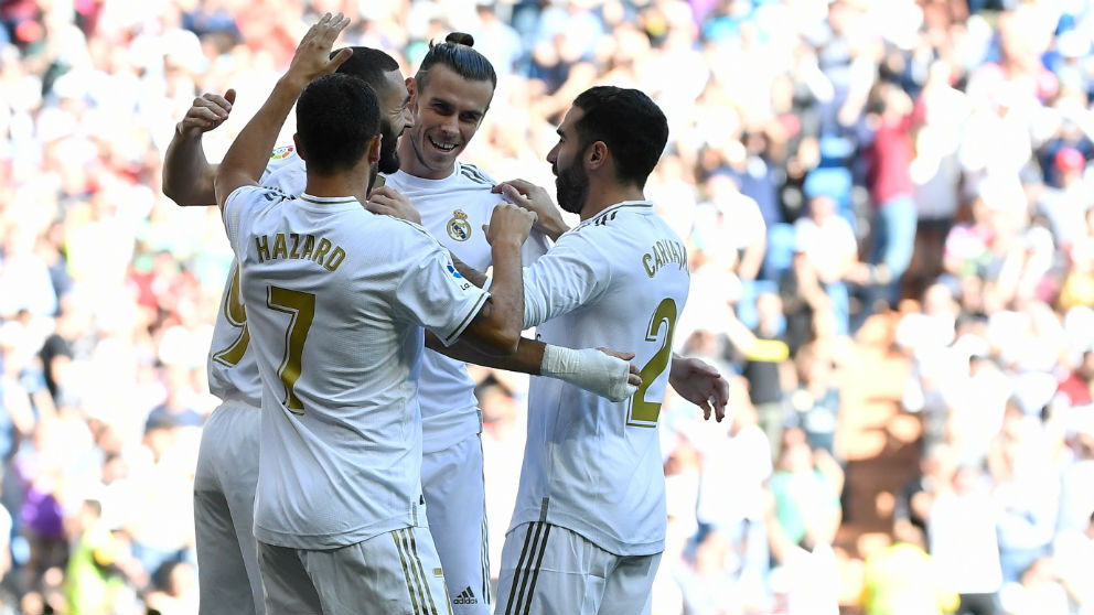 Los jugadores del Real Madrid celebran un gol ante el Granada. (AFP)