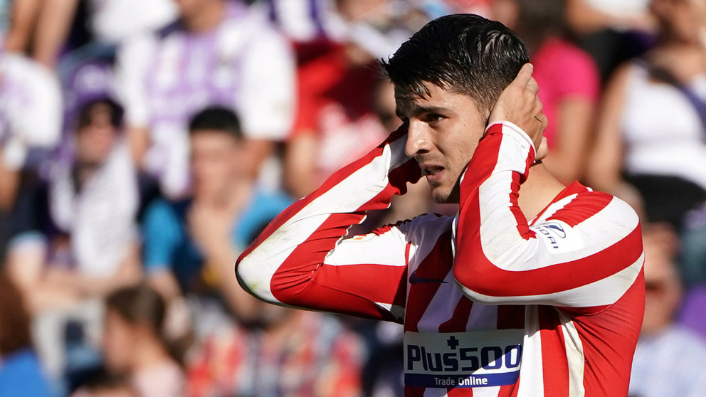 Álvaro Morata, delantero del Atlético de Madrid, en un partido ante el Valladolid (AFP)