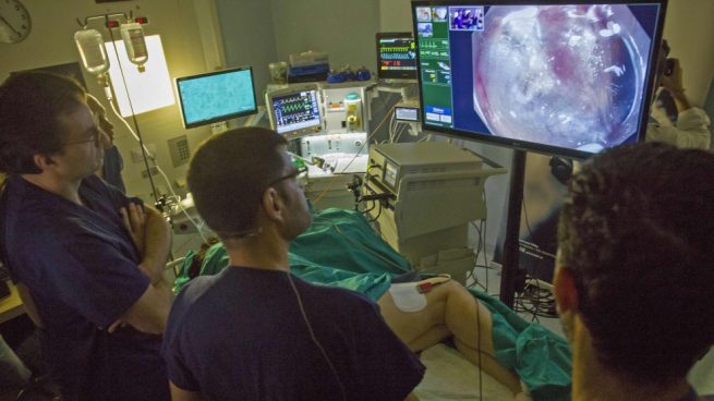 Quirónsalud Málaga realiza una operación endoscópica retransmitida en directo gracias a la tecnología 5G