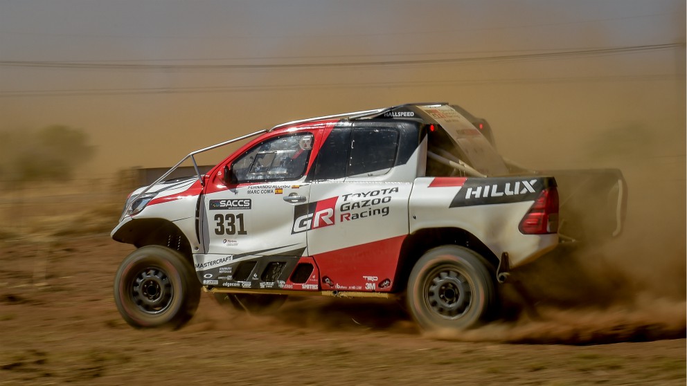 Fernando Alonso, durante el Rally de Marruecos. (AFP)