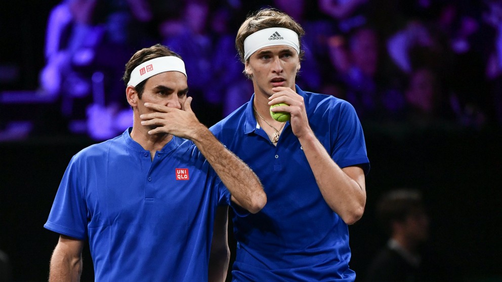 Federer y Zverev, en la Laver Cup. (AFP)