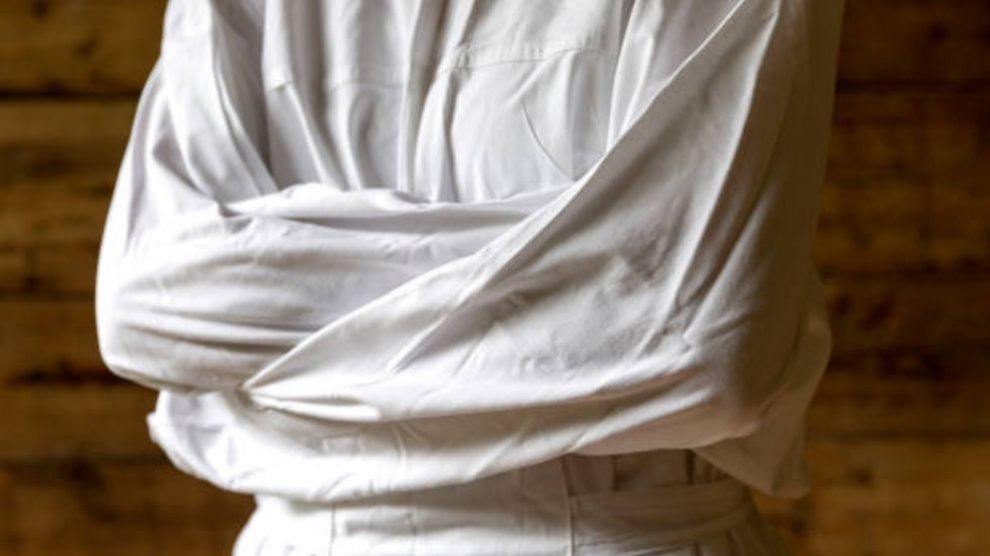 Aprende cómo escapar de una camisa de fuerza