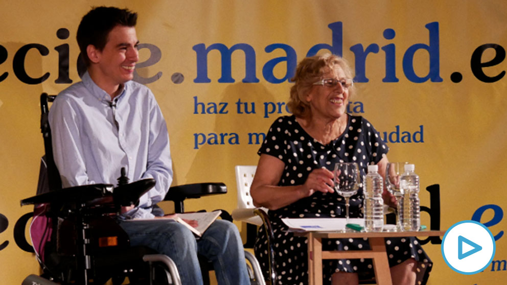 La alcaldesa de Madrid, Manuela Carmena, y Pablo Soto, concejal de Transparencia. (Foto: Madrid)