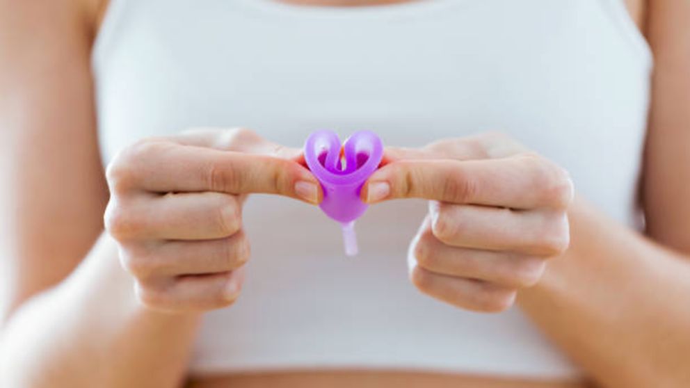Guía para saber cómo usar y cómo elegir la copa menstrual