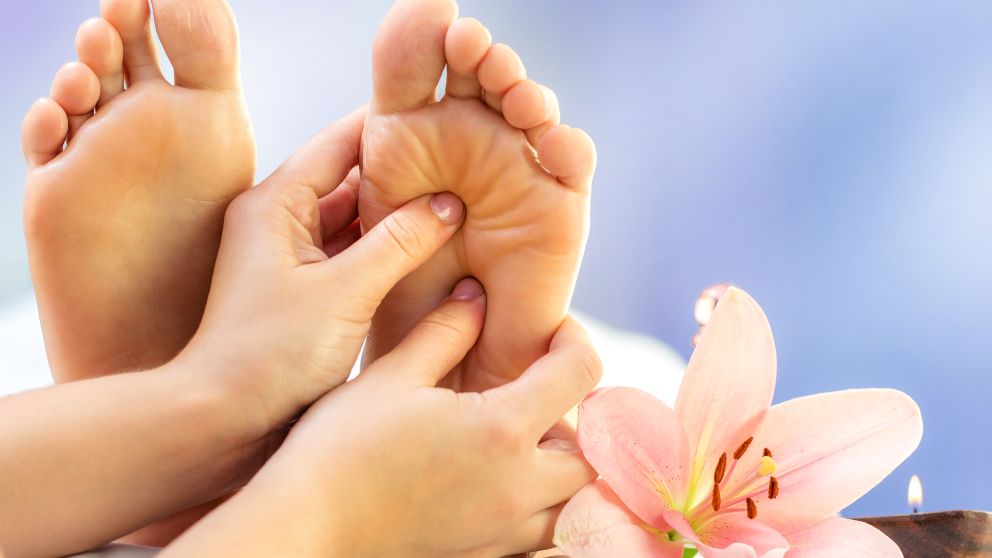 ¿Por qué tengo las plantas de los pies amarillas?