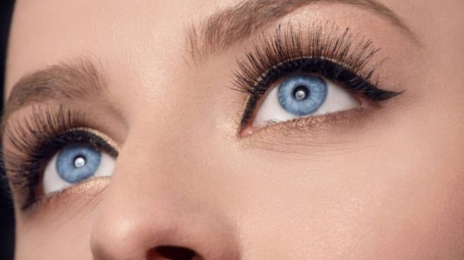 Cómo hacer un maquillaje para ojos azules de forma correcta paso a paso