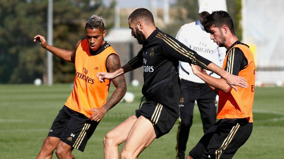 Mariano, Benzema y Theo durante un entrenamiento. (Realmadrid.com)