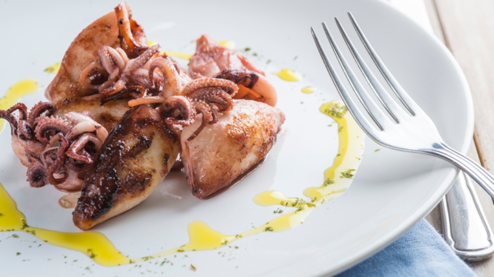 Pulpo a la brasa con alioli de mango