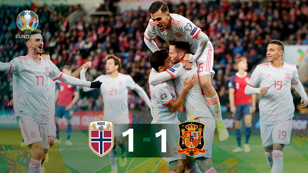 Los jugadores de España celebran el 0-1 ante Noruega.
