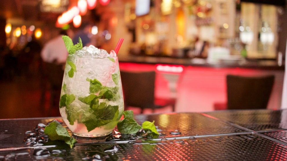 Hay bebidas que te pueden tumbar si te las tomas