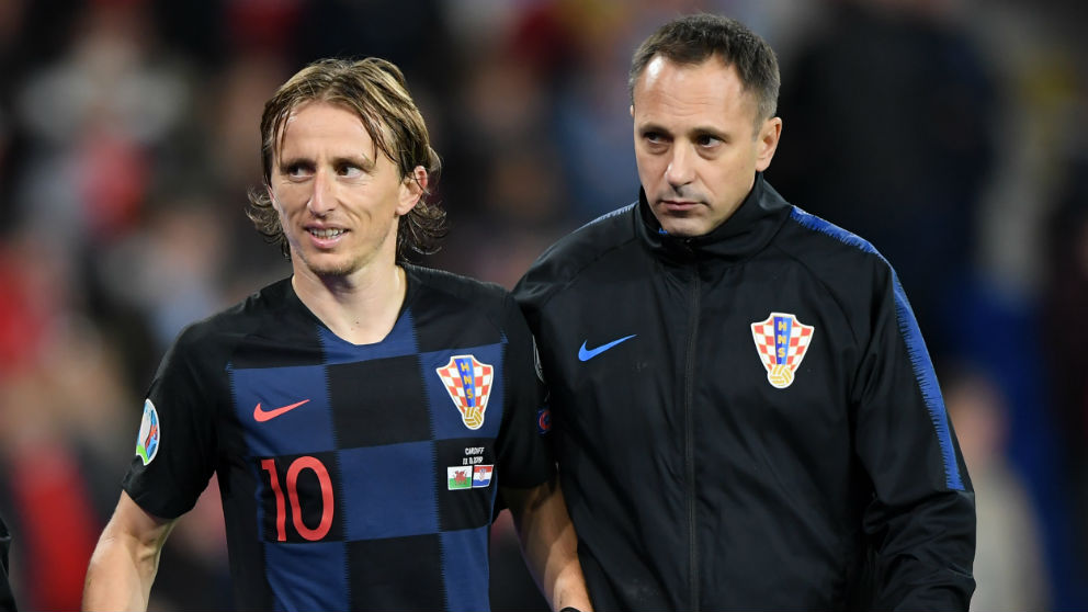 Modric se retiró lesionado en el partido contra Gales. (Getty)